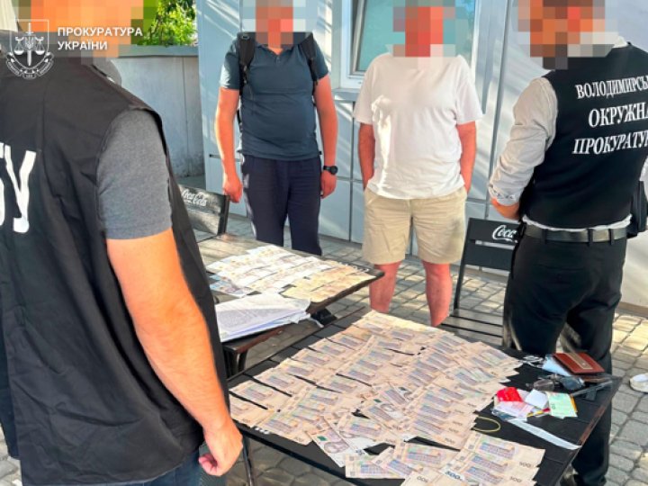 На Волині депутат просив 55 тисяч за вступ чоловіка до коледжу. Як покарали