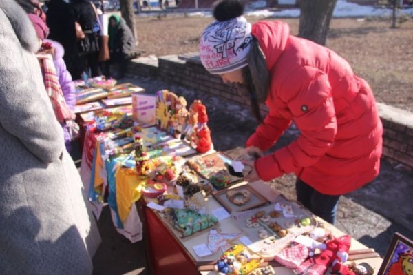 З Волновахи до Луцька передали подарунки. ФОТО