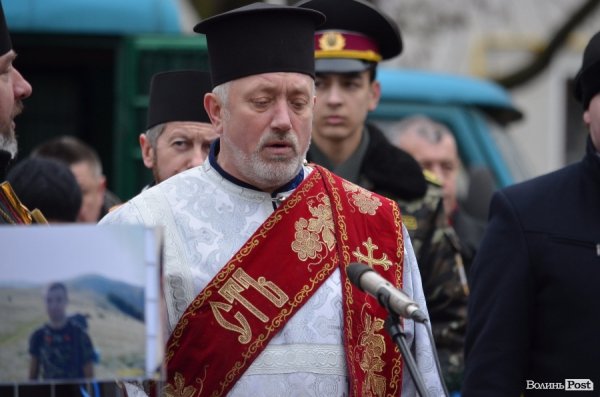 Герої не вмирають: піша хода Луцьком. ФОТО