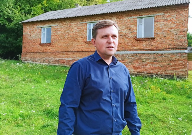 Закинутий ФАП у волинському селі стане оселею для родини місцевої фельдшерки