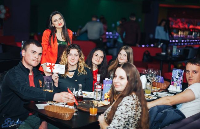 У StrikeCity привітали жінок. ФОТО*