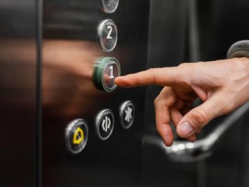 У Луцьку до кінця року перевірять 50 ліфтів. ВІДЕО