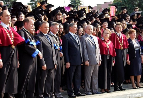 У Волинському національному університеті вітали магістрів