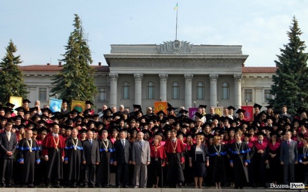 У Волинському національному університеті вітали магістрів