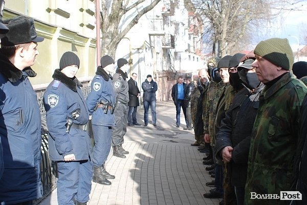 У Луцьку «Правий сектор» пікетує прокуратуру. ФОТО