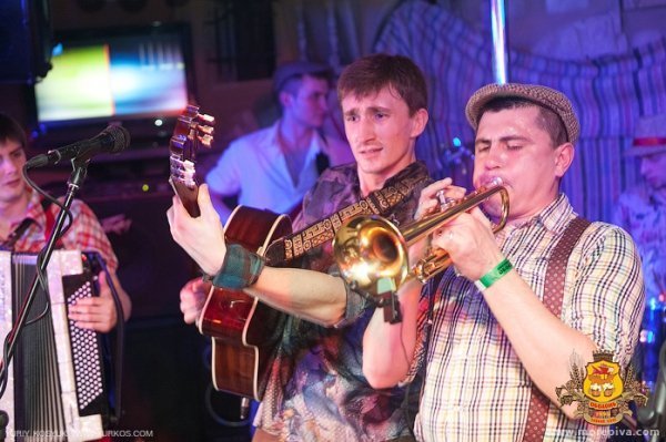 Як у Луцьку танцювали під закарпатський рок-н-рол. ФОТО