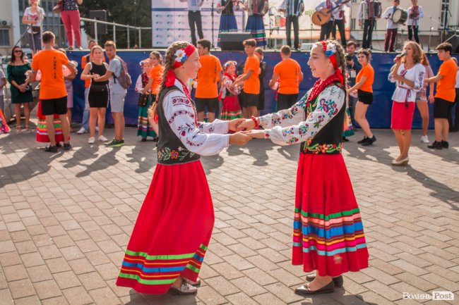 Учасники міжнародного фесту вчили лучан танцювати. ФОТО