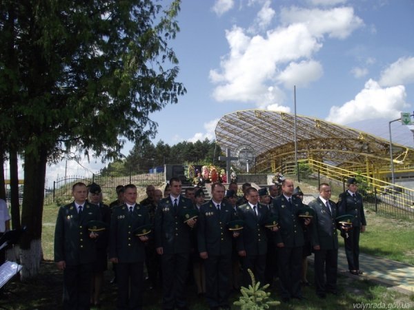 Освятили обеліск і могилу прикордонників