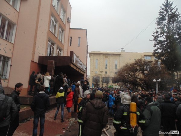 «Бойові дії» у центрі Луцька. ФОТО