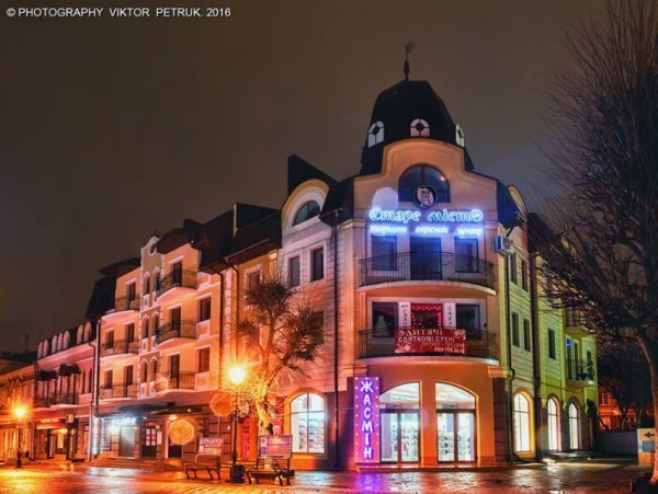 Опублікували вражаючі фото вечірнього Луцька