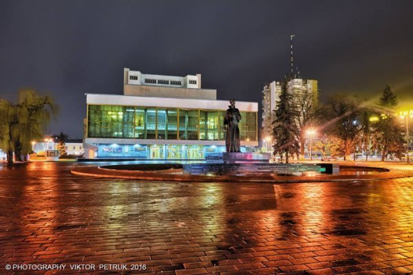 Опублікували вражаючі фото вечірнього Луцька