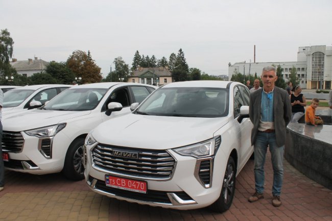 Сільські амбулаторії на Волині одержали нові автівки. ФОТО