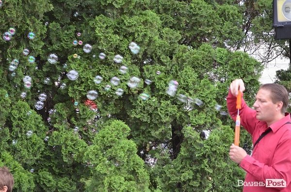Фестиваль бульбашок у Луцьку. ФОТО