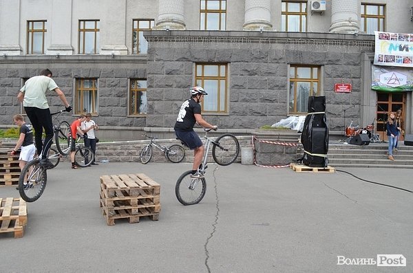 Фестиваль бульбашок у Луцьку. ФОТО