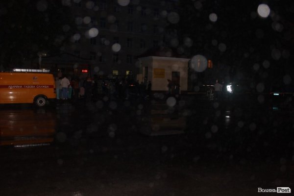 Як у луцьких лікарнях бомбу шукали. ФОТО