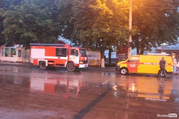 Як у луцьких лікарнях бомбу шукали. ФОТО