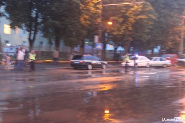 Як у луцьких лікарнях бомбу шукали. ФОТО