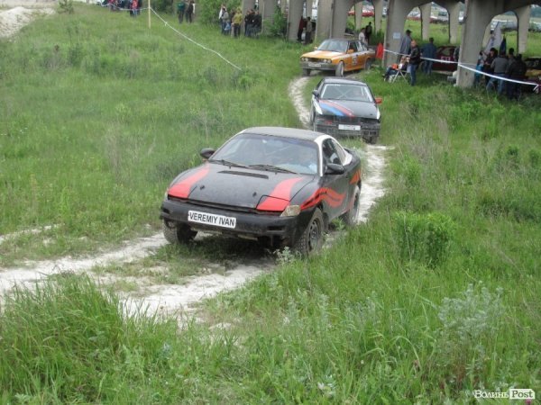 Під Луцьком змагалися автогонщики. ФОТО 