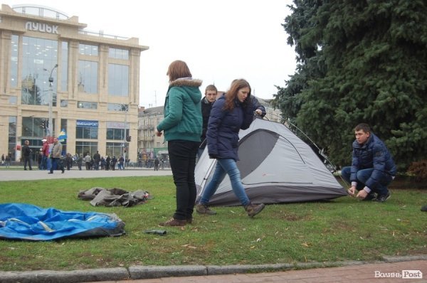 У Луцьку розпочався Євромайдан. ФОТО. ВІДЕО