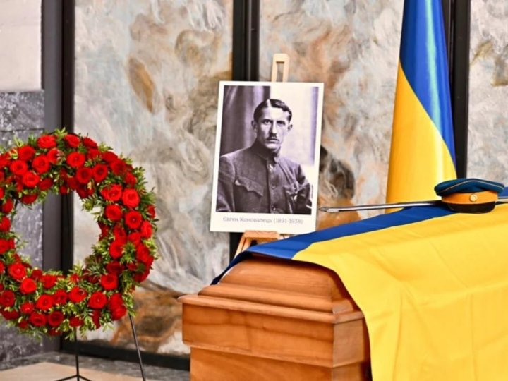 У Роттердамі провели ексгумацію останків Євгена Коновальця: його перепоховають в Україні