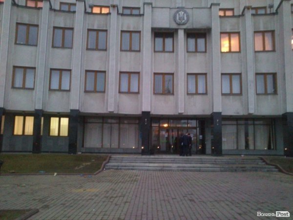 Під Волинською ОДА «завершилася» революція. ФОТО