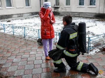 Рятувальник оригінально зробив пропозицію руки коханій на Тернопільщині. ВІДЕО
