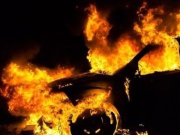 У Луцьку вночі на Київському майдані горів автомобіль