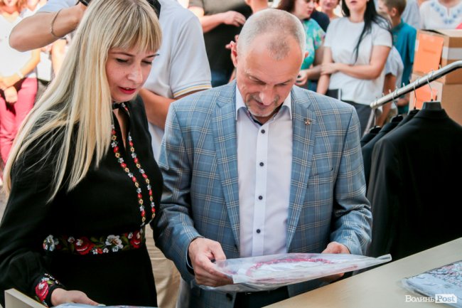 Діти загиблих воїнів отримали вишивані подарунки. ФОТО