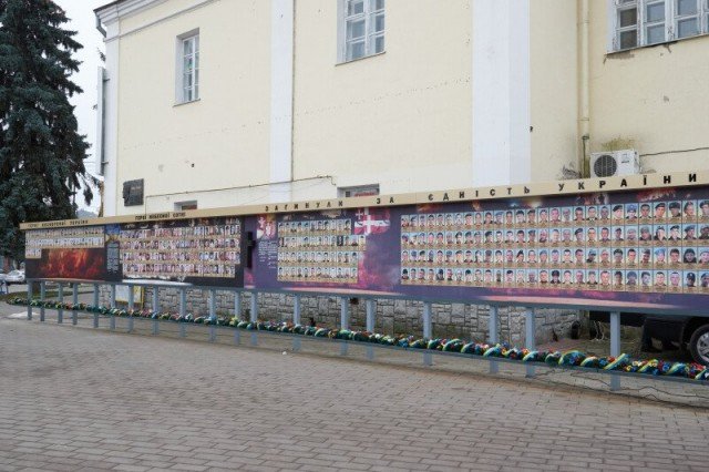 У Луцьку вшанували пам'ять загиблих захисників. ФОТО