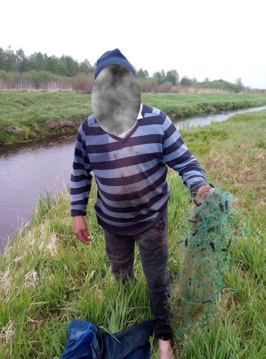 На Турійщині викрили двох чоловіків, які ловили рибу забороненим знаряддям. ФОТО