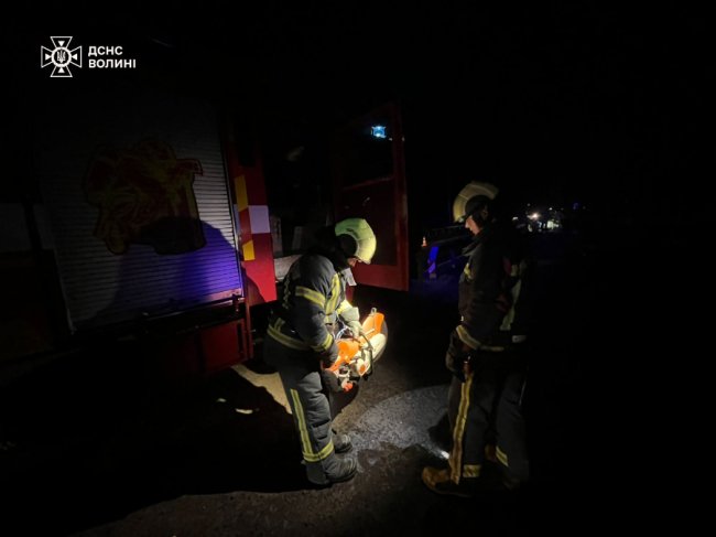 На Волині водій автівки зіткнувся з відбійником