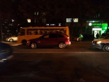 Переходили дорогу: у Рівному автівка збила матір з дитиною. ФОТО