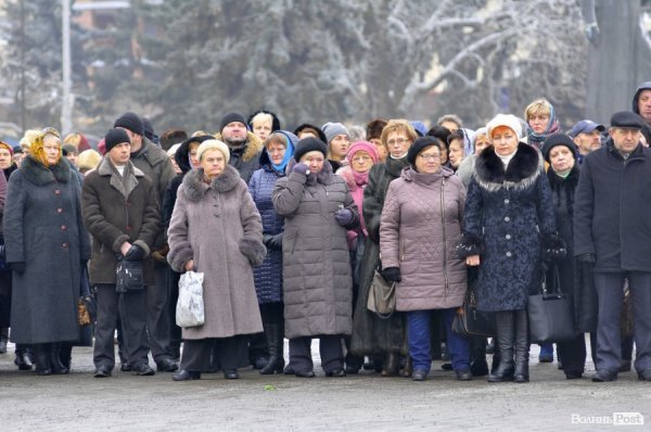Фото прощання з міським головою Луцька Миколою Романюком