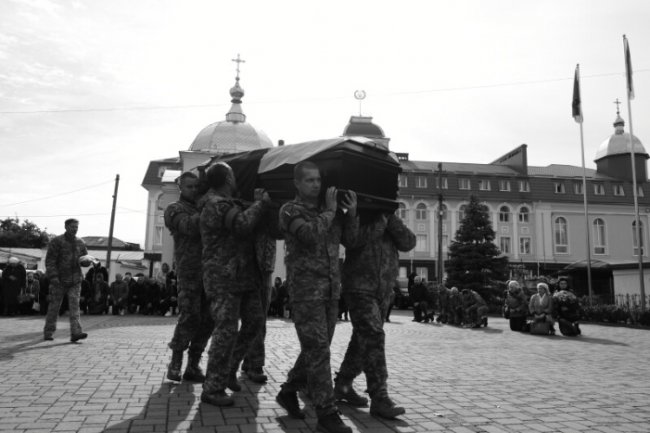 У Луцьку провели в останню дорогу Героїв Олексія Масурова та Богдана Ніколайчука. ФОТО