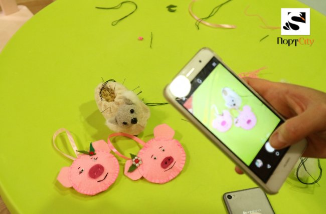 У «ПортCity» влаштували майстер-клас з пошиття фетрових іграшок*