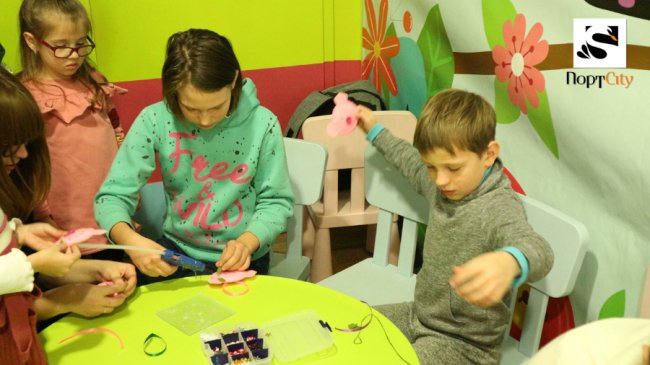 У «ПортCity» влаштували майстер-клас з пошиття фетрових іграшок*
