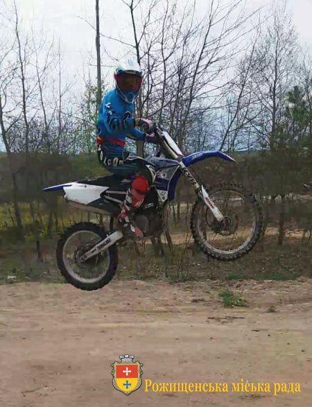 У Рожищі закинуту територію перетворили на мототрасу. ФОТО. ВІДЕО