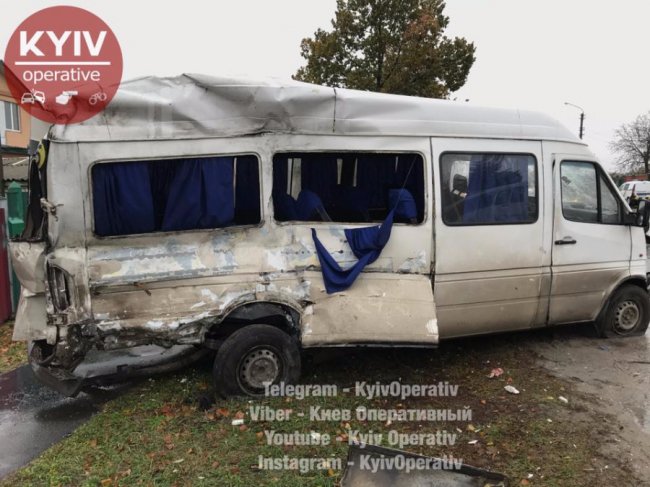 Моторошна аварія під Києвом: понівечені автобуси та 6 потерпілих