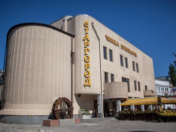 Смертельне селфі: у Дніпрі дівчина загинула, впавши зі сходів