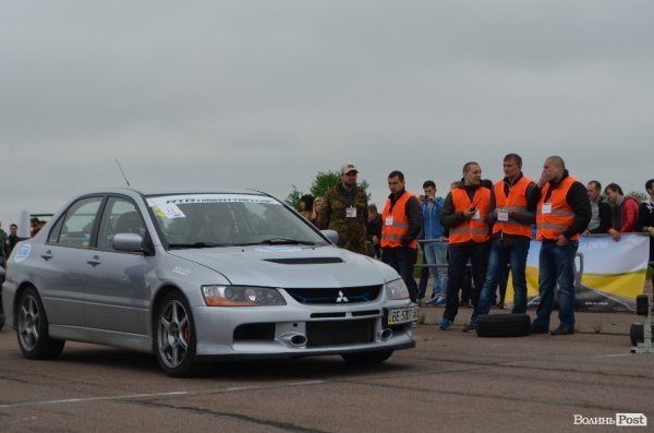 Під Луцьком визначили переможця з дрег-рейсінгу. ФОТО