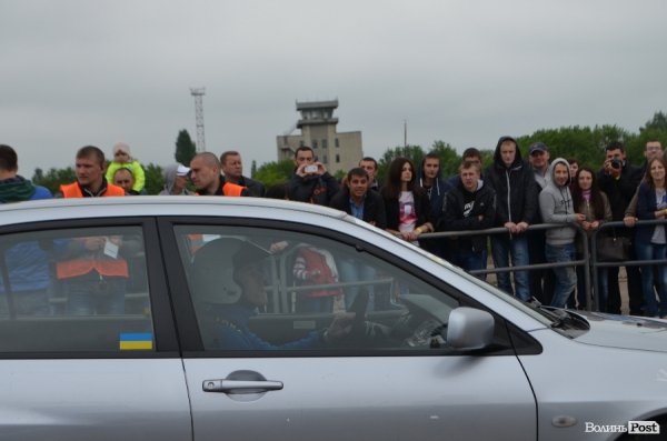 Під Луцьком визначили переможця з дрег-рейсінгу. ФОТО