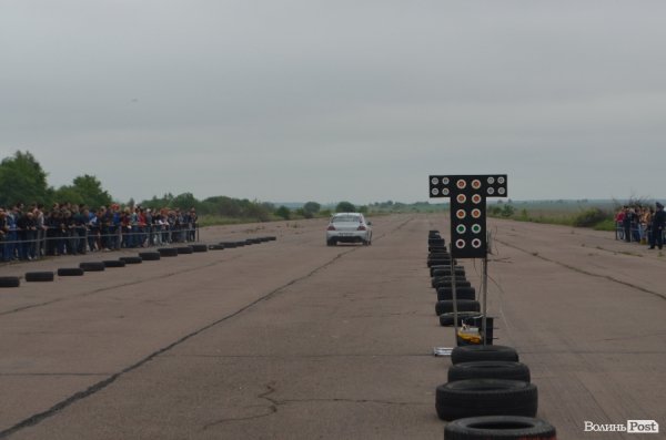 Під Луцьком визначили переможця з дрег-рейсінгу. ФОТО