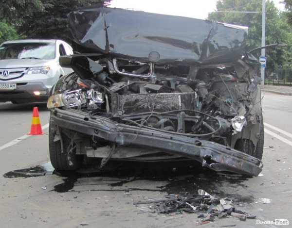 У Луцьку відомий співак потрапив в автомобільну аварію. ФОТО