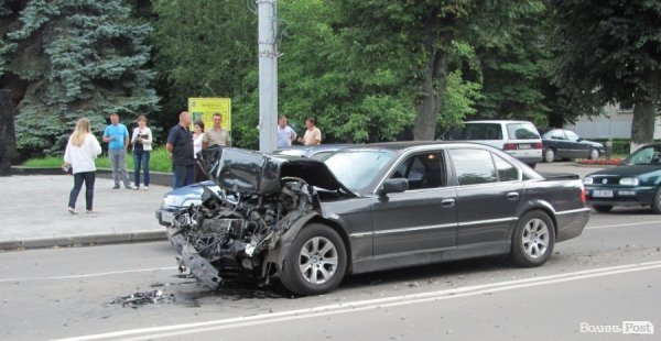 У Луцьку відомий співак потрапив в автомобільну аварію. ФОТО