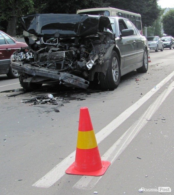 У Луцьку відомий співак потрапив в автомобільну аварію. ФОТО