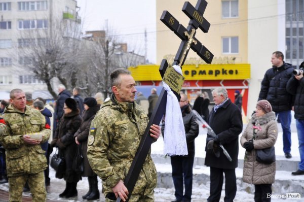 Фото прощання з міським головою Луцька Миколою Романюком