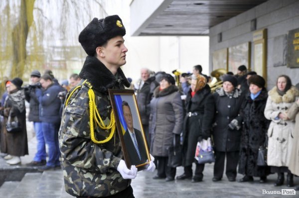Фото прощання з міським головою Луцька Миколою Романюком