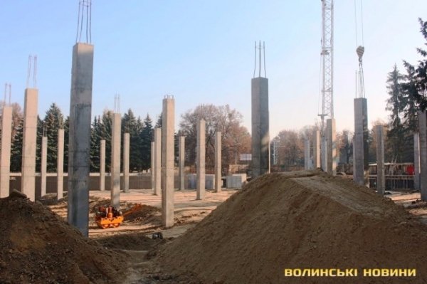 У Луцьку триває будівництво нового спортивного гіганта. ФОТО. ВІДЕО* 