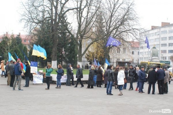 У Луцьку розпочався Євромайдан. ФОТО. ВІДЕО