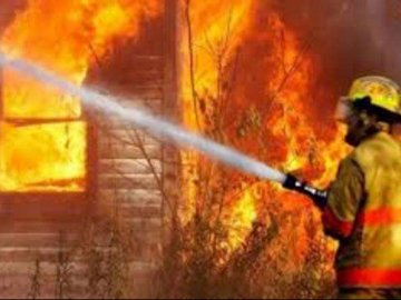 У селищі на Волині через піч згоріла дерев’яна будівля